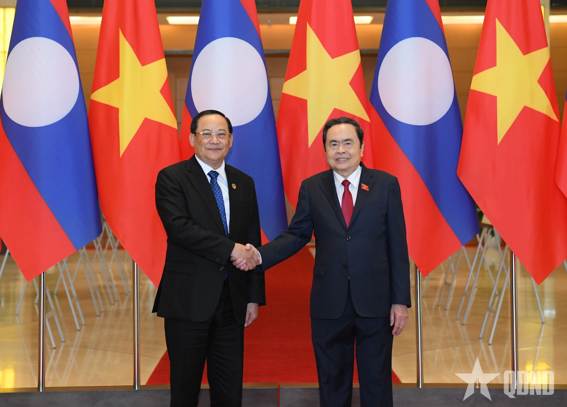 Chủ tịch Quốc hội Trần Thanh Mẫn hội kiến Thủ tướng Lào Sonexay Siphandone